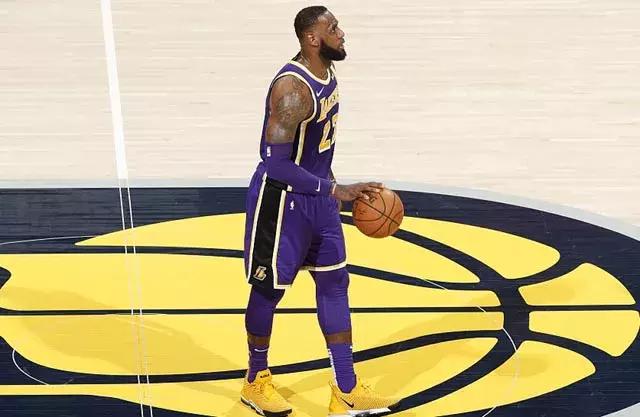 詹姆斯被主场球迷嘲讽,詹姆斯被国王球迷嘲讽