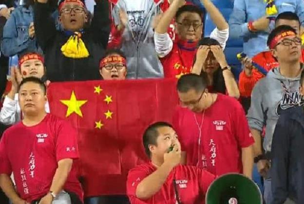 韩男足践踏中国奖杯,引起全中国球迷声讨,当事人员或遭处罚