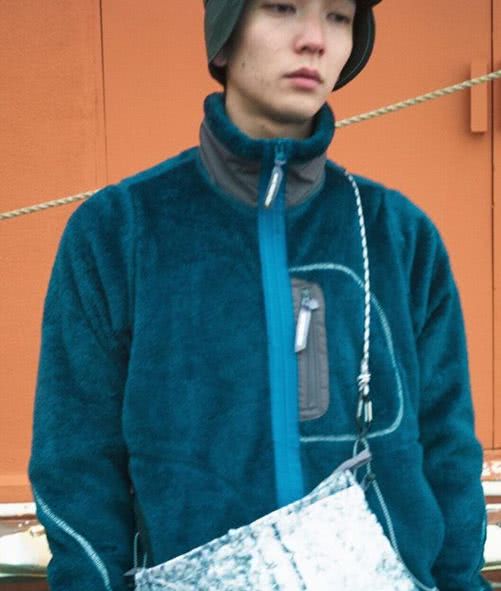 窦靖童自拍中被众人“求链接”的健身衣，到底是什么牌子的？