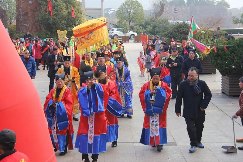 穹窿山风景区:金猪绘新春年味快乐过传统新年!