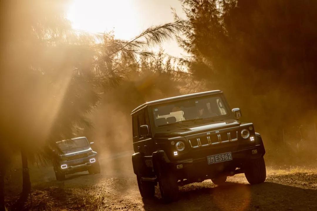 破圈成功助飞“胖五”，《战狼2》中最出色的车，原来是它