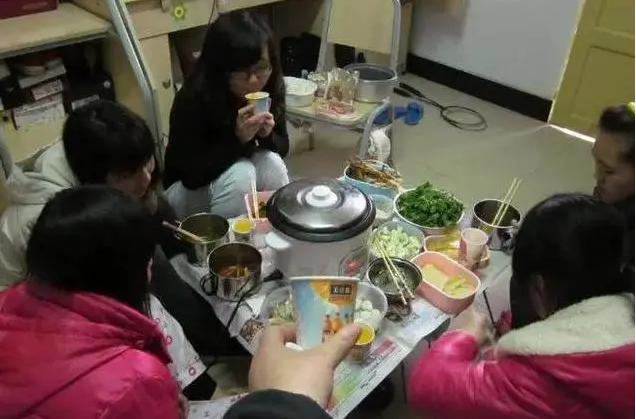 大学宿舍查违禁品展示,学生宿舍查到违禁物品没人承认