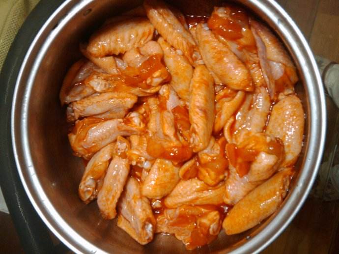 鸡翅蒸一下再煎,鸡翅怎么做盐焗鸡翅