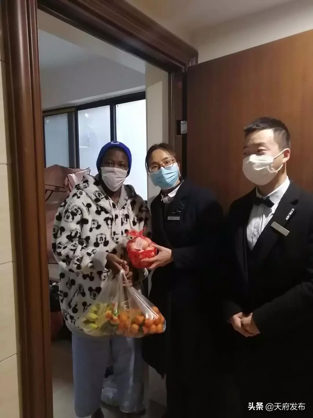 新区外籍人士同样“找得到”“管得住”“服好务”