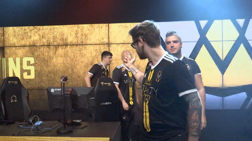 csgo宙斯经典名场面,csgo宙斯退役视频