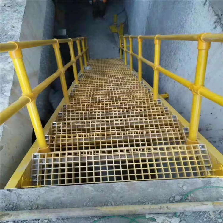 梧州玻璃钢护栏厂家直销价,盘锦新型玻璃钢污水池护栏