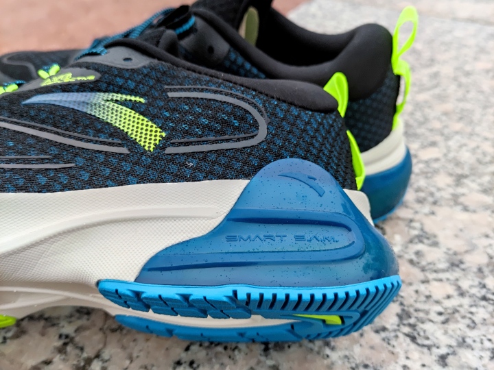 安踏咕咚联名跑鞋,安踏创1.5大数据跑鞋测评视频