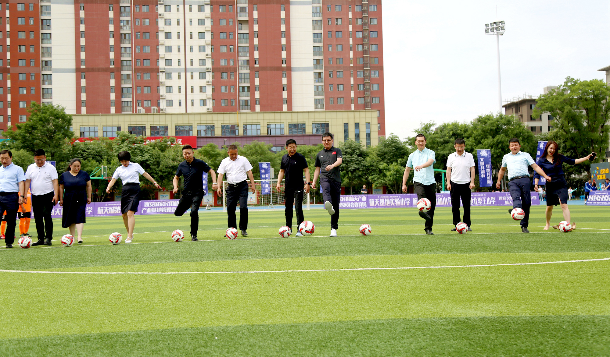 逐梦绿茵足球,逐梦绿茵场磨砺少年志