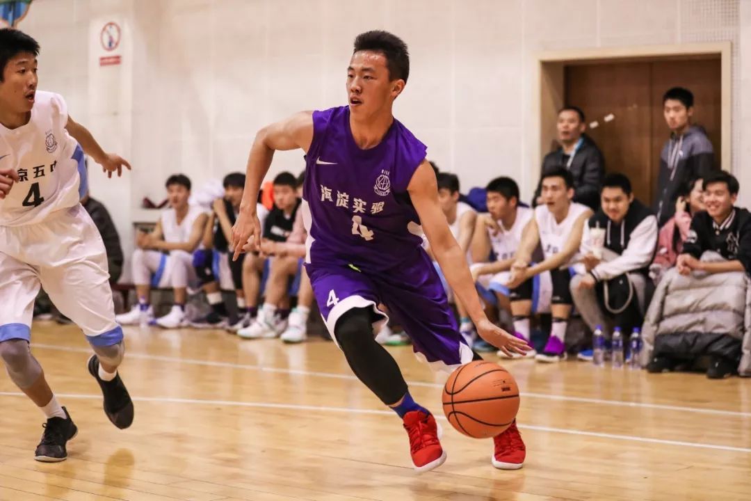 新·十六强齐亮相高中赛场惊现*力暴**隔扣丨18-19耐克高中联赛