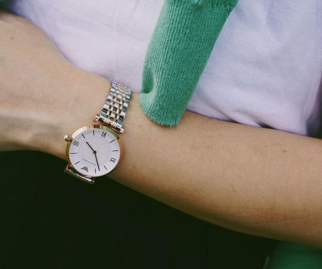 基础款单品搭出时髦感,基本款穿出时髦感