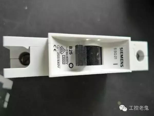 空气开关接线教程哪个是进线,2匹空气开关与1匹空气开关接线图