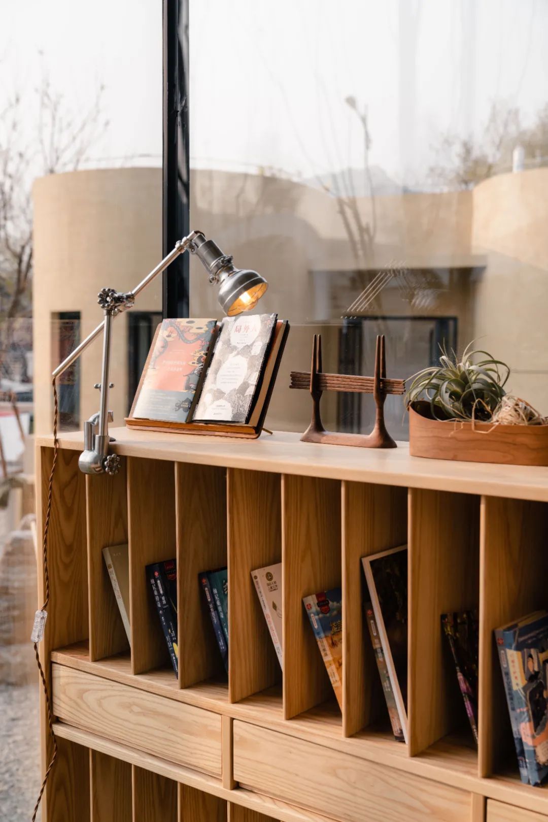 京城首家！探秘最热门“一尺花园”咖啡馆，西山脚*体下**会海派腔调