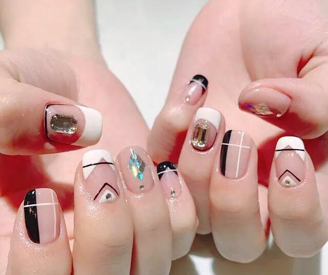 有一种颜色叫blackpink,blackpink黑色火焰美甲