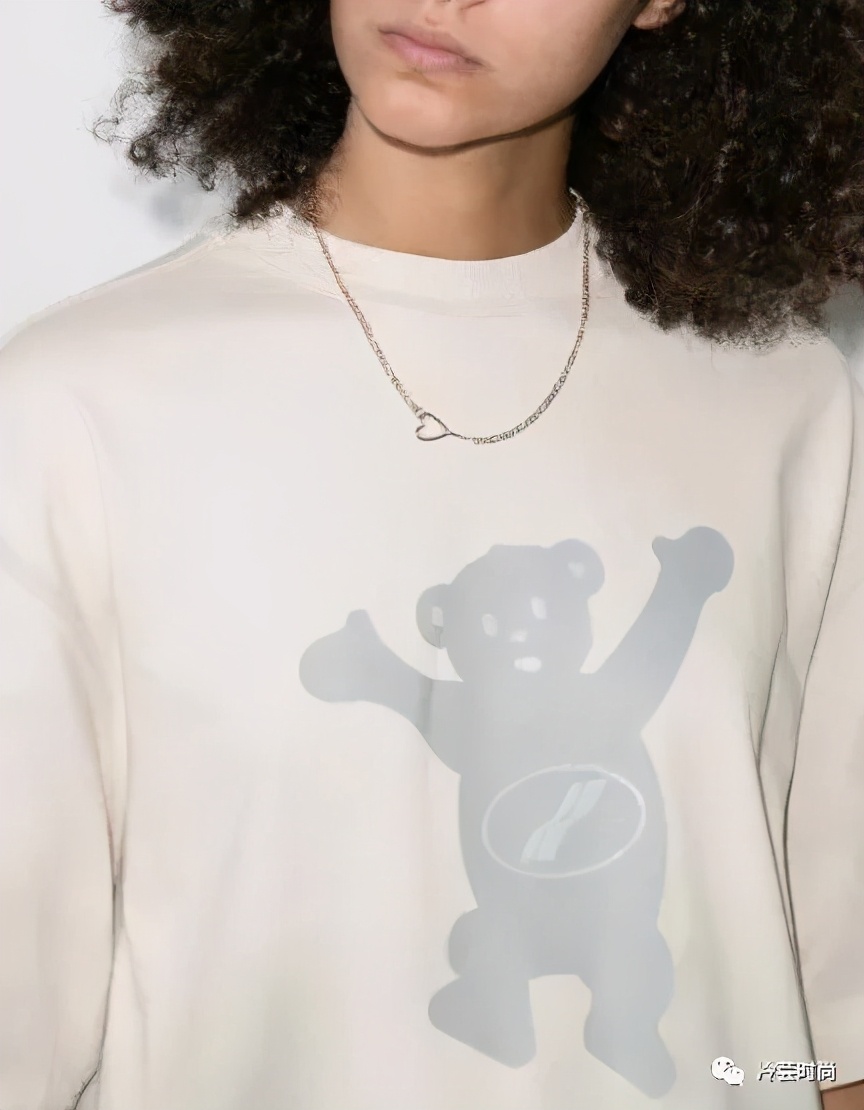 项链的活动扣佩戴方法,项链的佩戴要讲究八大搭配技巧