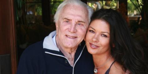 媳妇儿永远是父子关系中的润滑剂，老道格拉斯教导夫妻相处之道