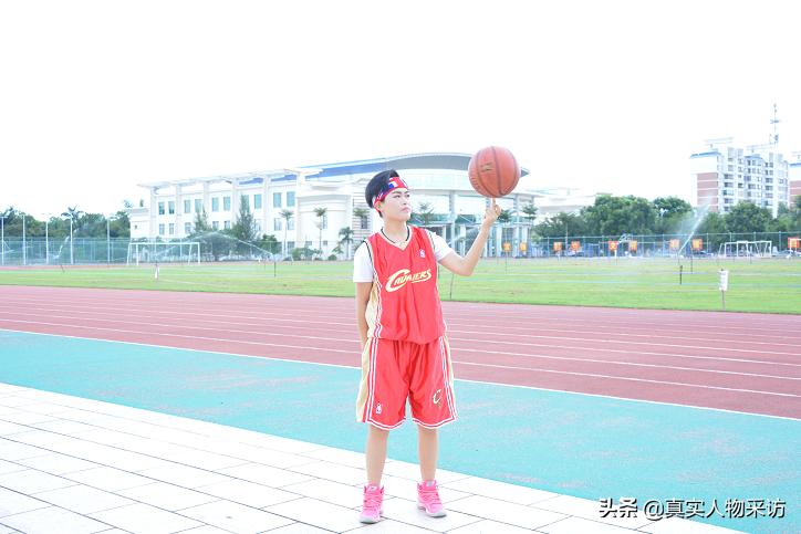 我,27岁,云南农村女孩,横店当马替3年,被马踩断手脚是经常事