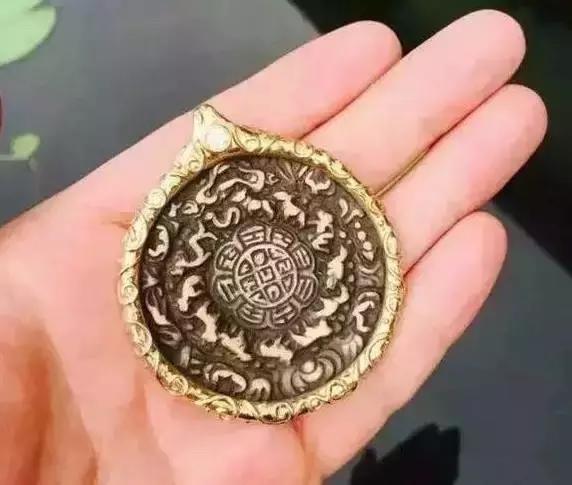 九宫八卦牌可以放床头吗,如何买到好的九宫八卦牌