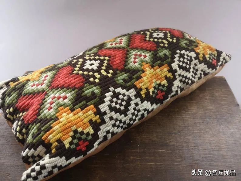 旧物利用!毛线用不完就用来刺绣,这才是十字绣最让人佩服的绣法