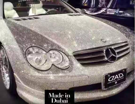 印度首富把56岁妻子宠上天,印度首富独宠妻子35年