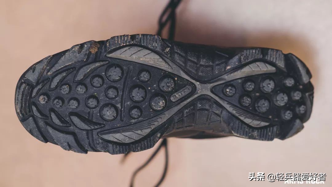 适合夏天穿的透气军靴,穿什么鞋雨天防滑最好