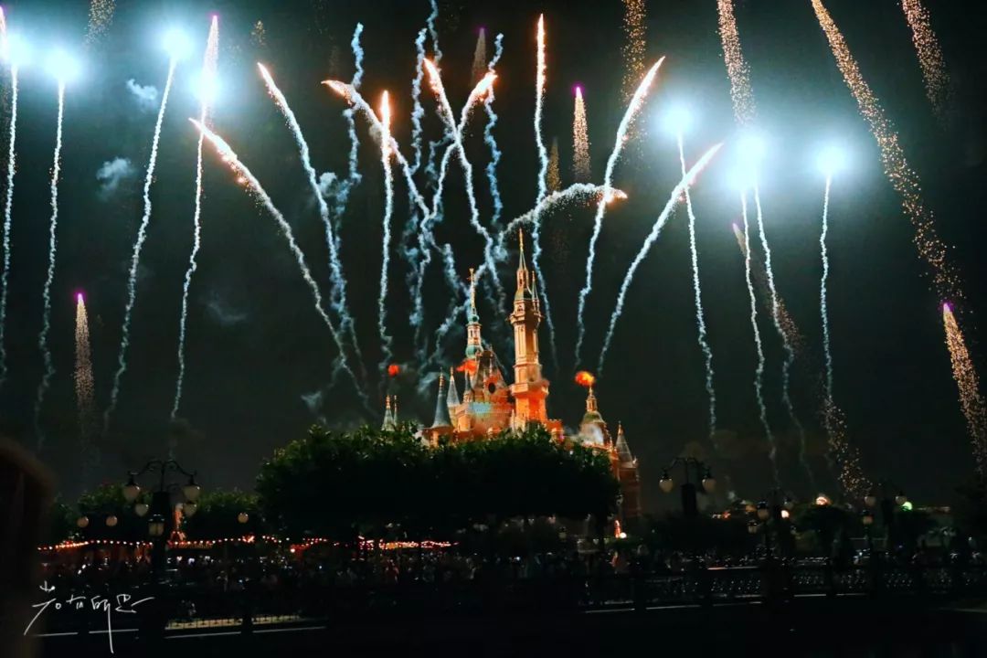 暑假两个人去北京五六天2000够吗,暑假两个人去青岛多少费用