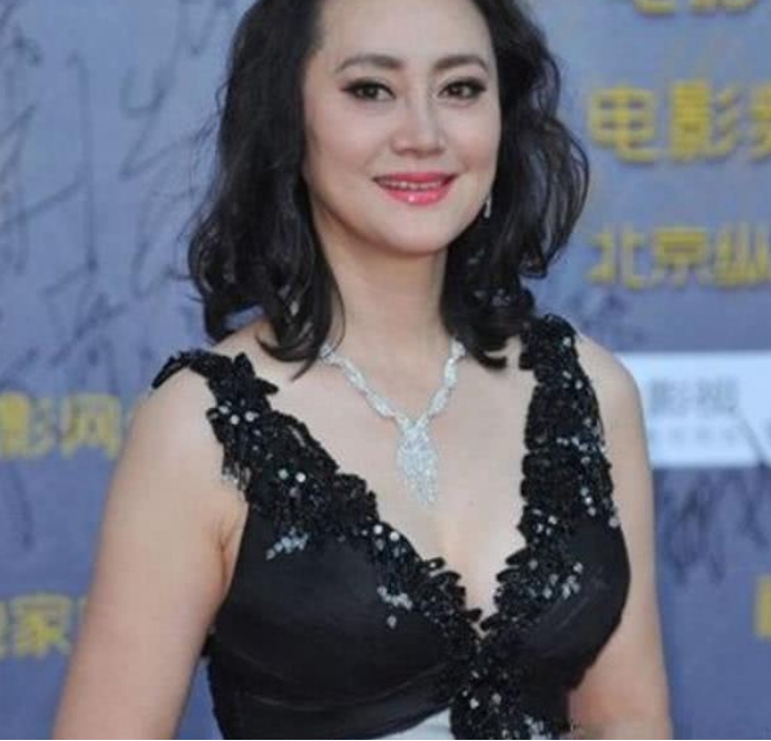 宋佳叛逆往事被揭露,59岁宋佳近况如何