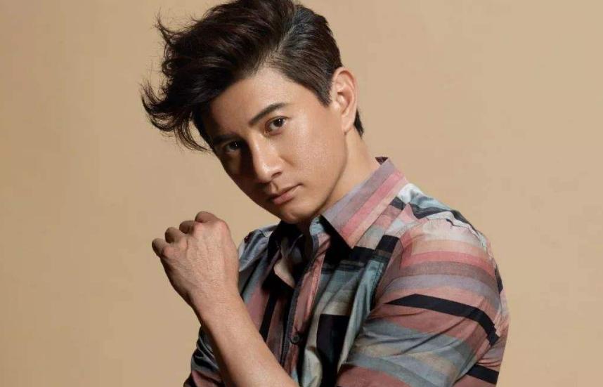 明星偷吃零食被发现,高圆圆被星探发现的照片