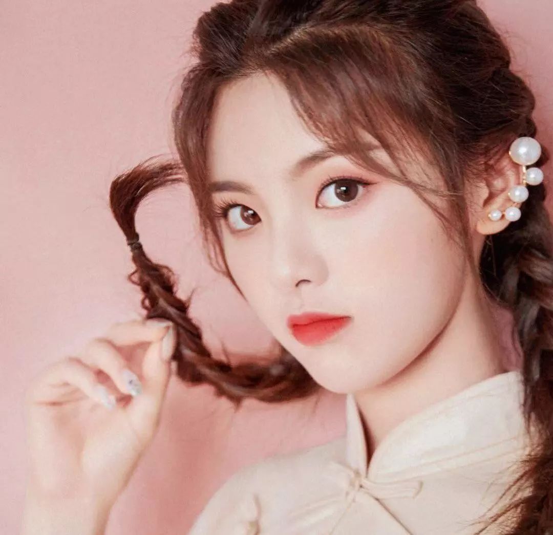 耳饰别致不对称,耳饰可爱黑白