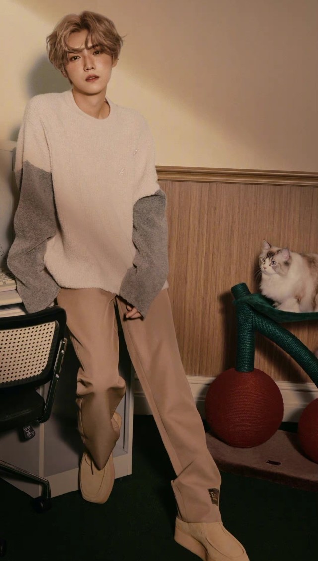 鹿晗最新发型叫什么,鹿晗runningman踢球