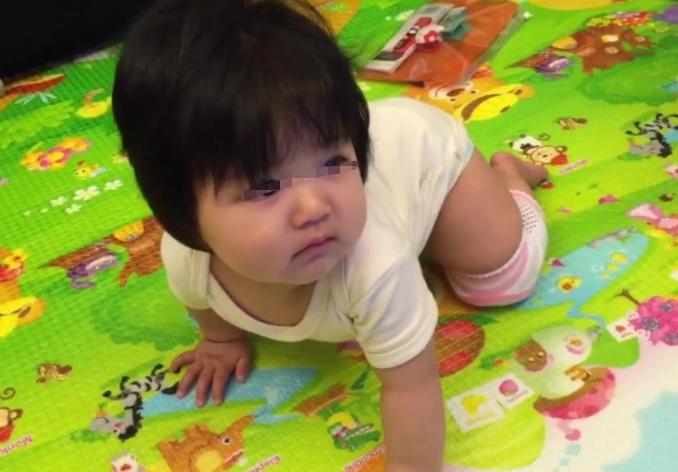 宝宝会爬是先往前还是往后,小婴儿几个月会走路