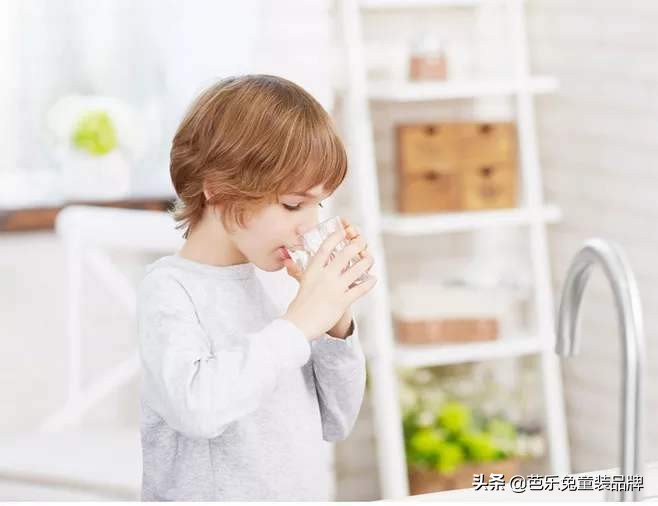 脸上皮肤换季干燥脱皮,皮肤换季干燥脱皮推荐粉底液