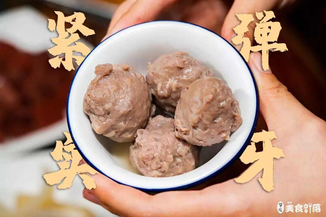 终于吃到啦！靠着明档新鲜现切的驴肉火足多年，人均30+大胆吃