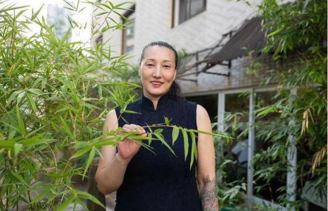 女排功勋朱婷纹身惹争议,这些女运动员也有纹身,一个比一个美