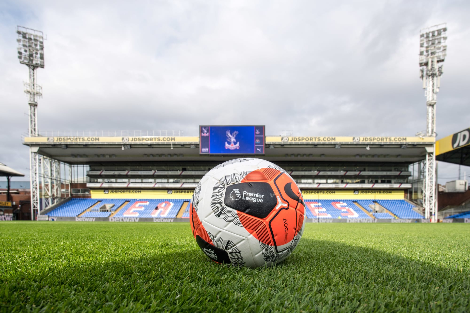 新冠疫情下的欧洲杯,新冠疫情欧洲足球联赛