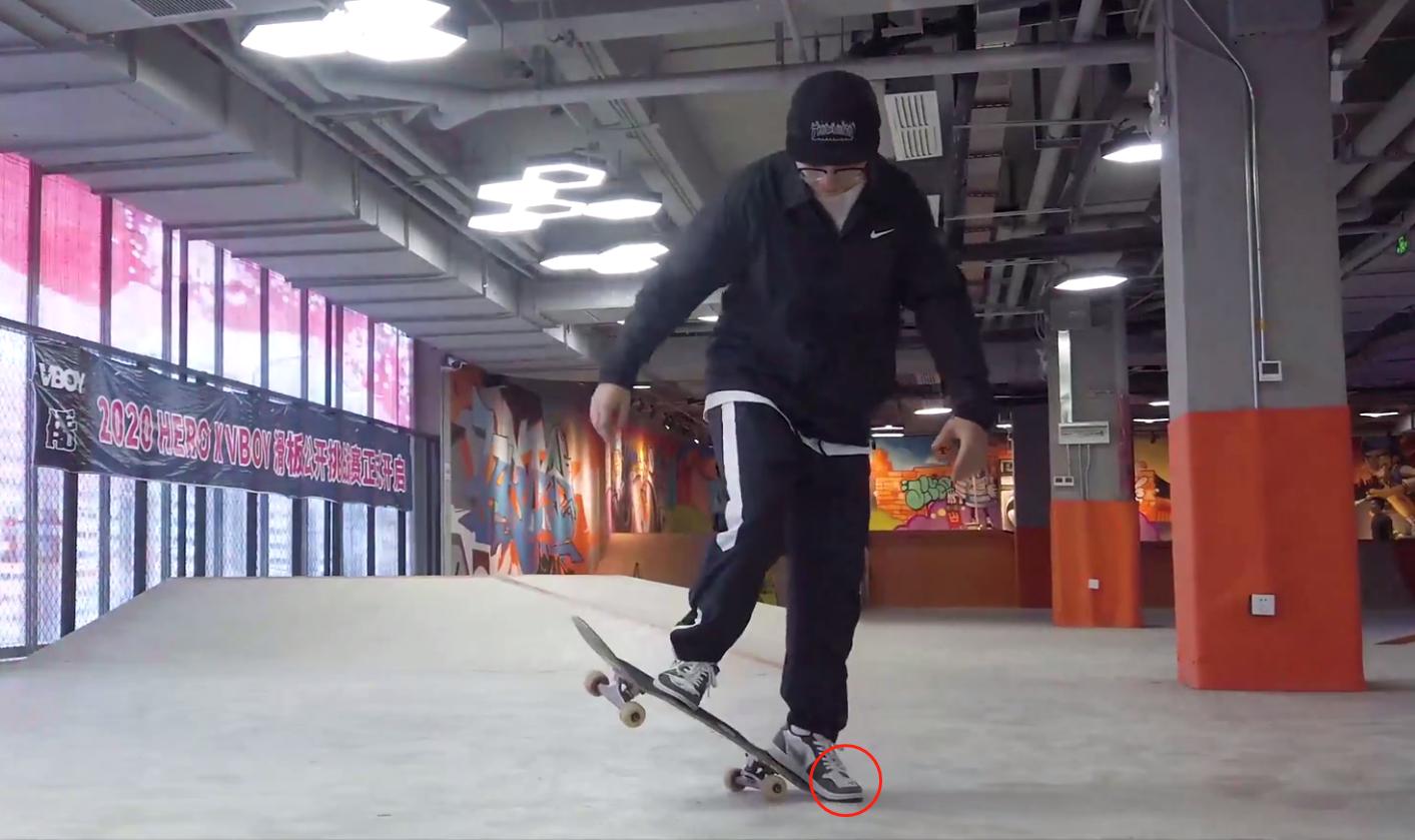 新手滑板教程长板刹车,滑板怎么刹车转方向和跳跃