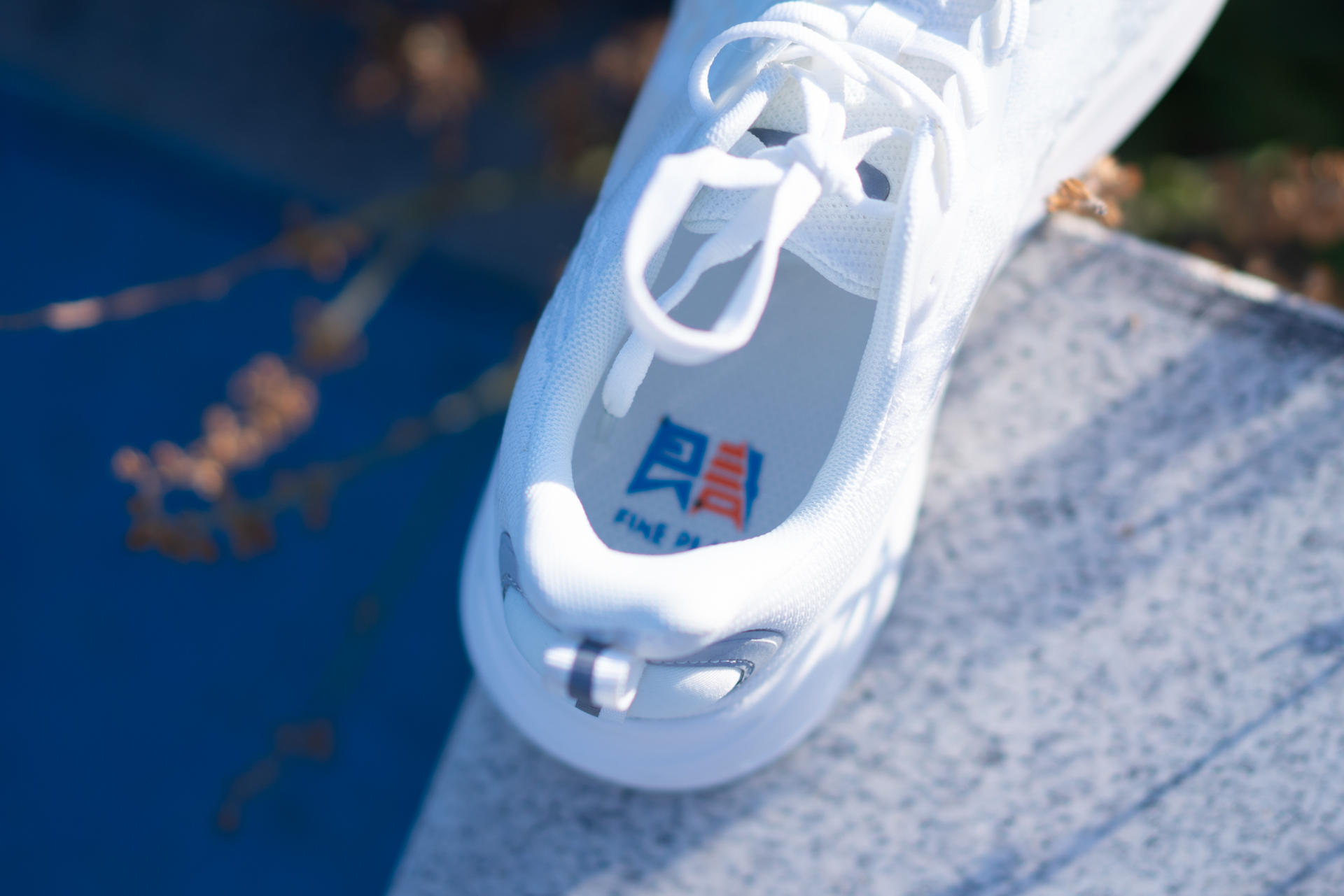 穿着变色鞋子是什么体验？——良计光变色鞋开箱