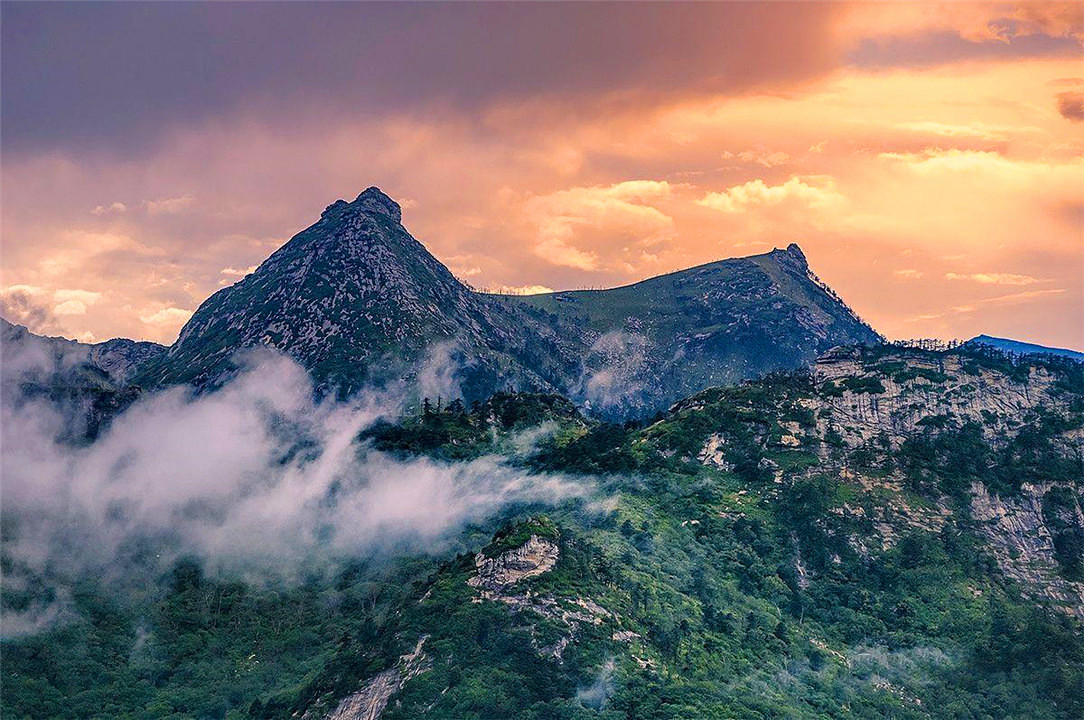 为什么说秦岭是风水宝地,秦岭之所以称之为中国的脊梁