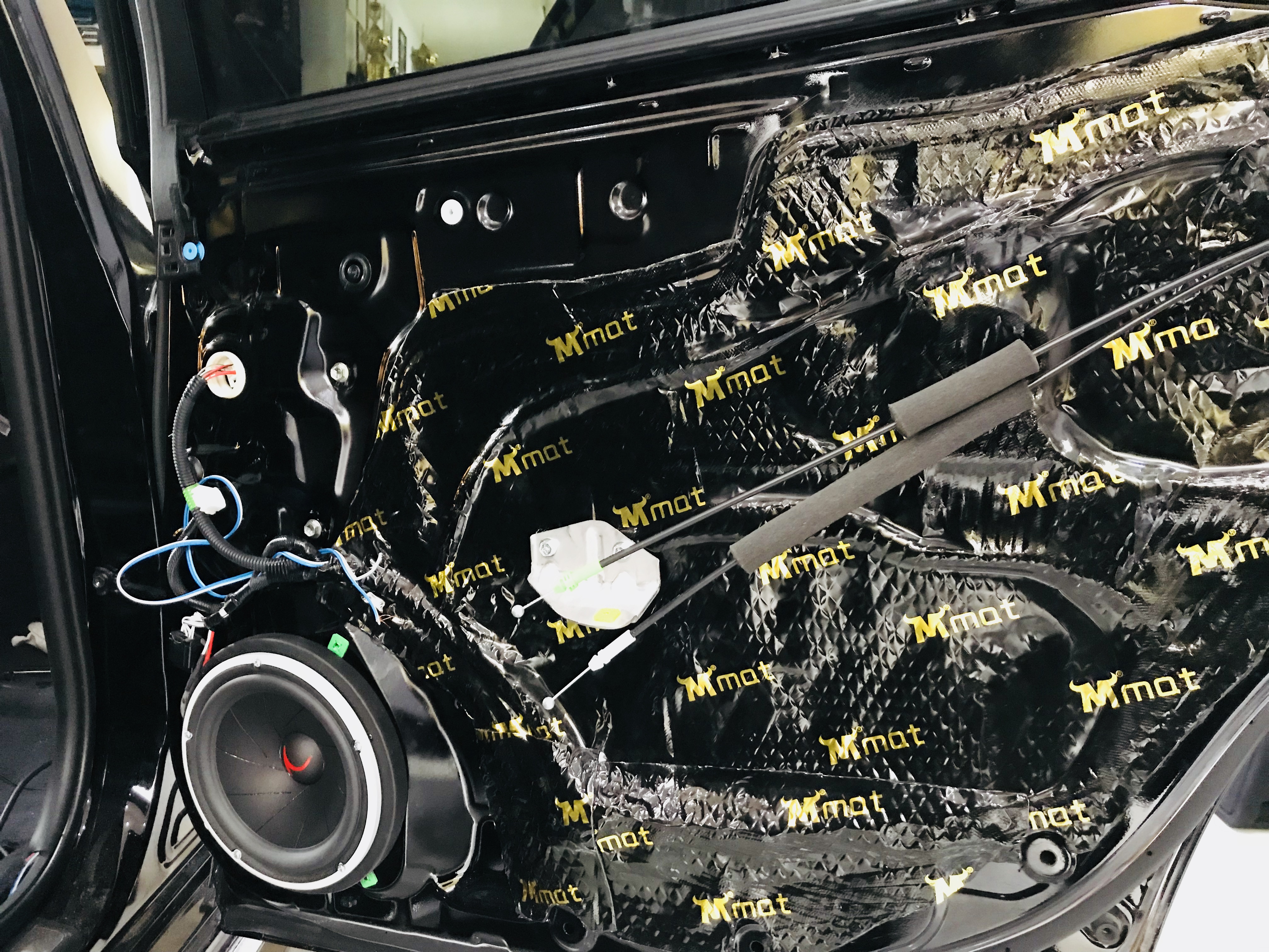 音皇丰田皇冠汽车音响改装桃木功放,视觉听觉双重享受