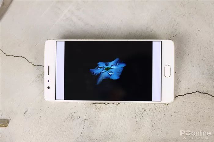 可以砸核桃的玻璃钢化膜是真的吗,纳米膜真的能砸核桃吗