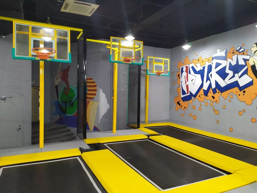 不限时的网红蹦床公园,沉浸式网红蹦床公园