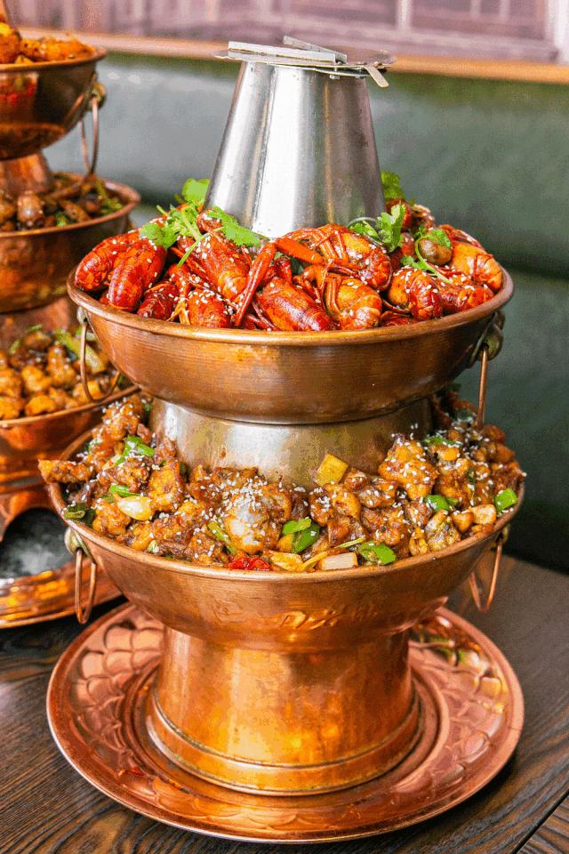 火爆襄阳的3层“壕锅”来袭！还有360°满到爆的龙虾牛蛙双子塔！