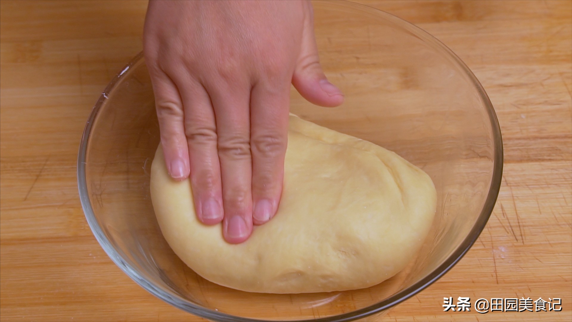 在家就能炸出蓬松酥脆的油条,油条怎么做到蓬松酥脆健康