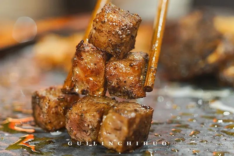 被安利了3年的长沙网红烤肉店,这回在桂林终于吃上了