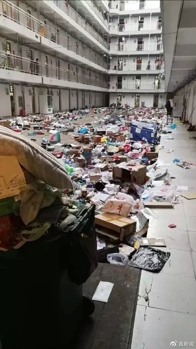 武汉软件工程学院学生用品被扔,武汉软件工程职业学院2020年大事