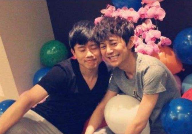 历年谢娜何炅跨年拥抱视频,何炅谢娜跨年互动