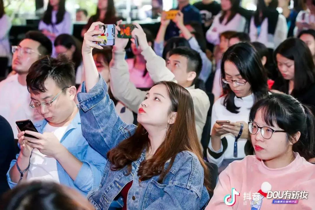 为什么美妆能在抖音上畅销,颜值经济火爆原因