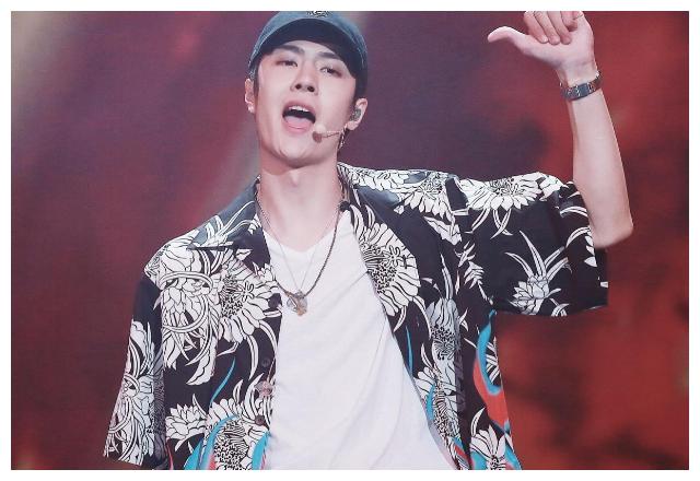 肖战易烊千玺比赛唱歌,唱歌忘词周杰伦