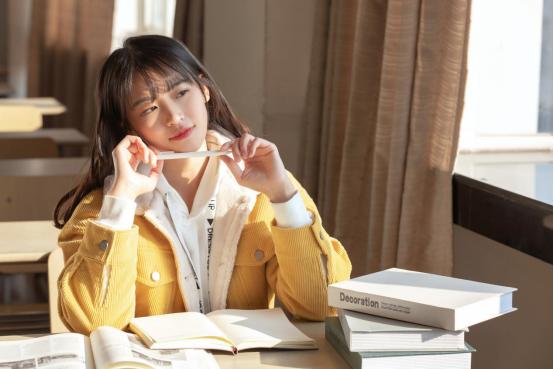 能掐出水的脸蛋,水蜜桃女孩怎么捏