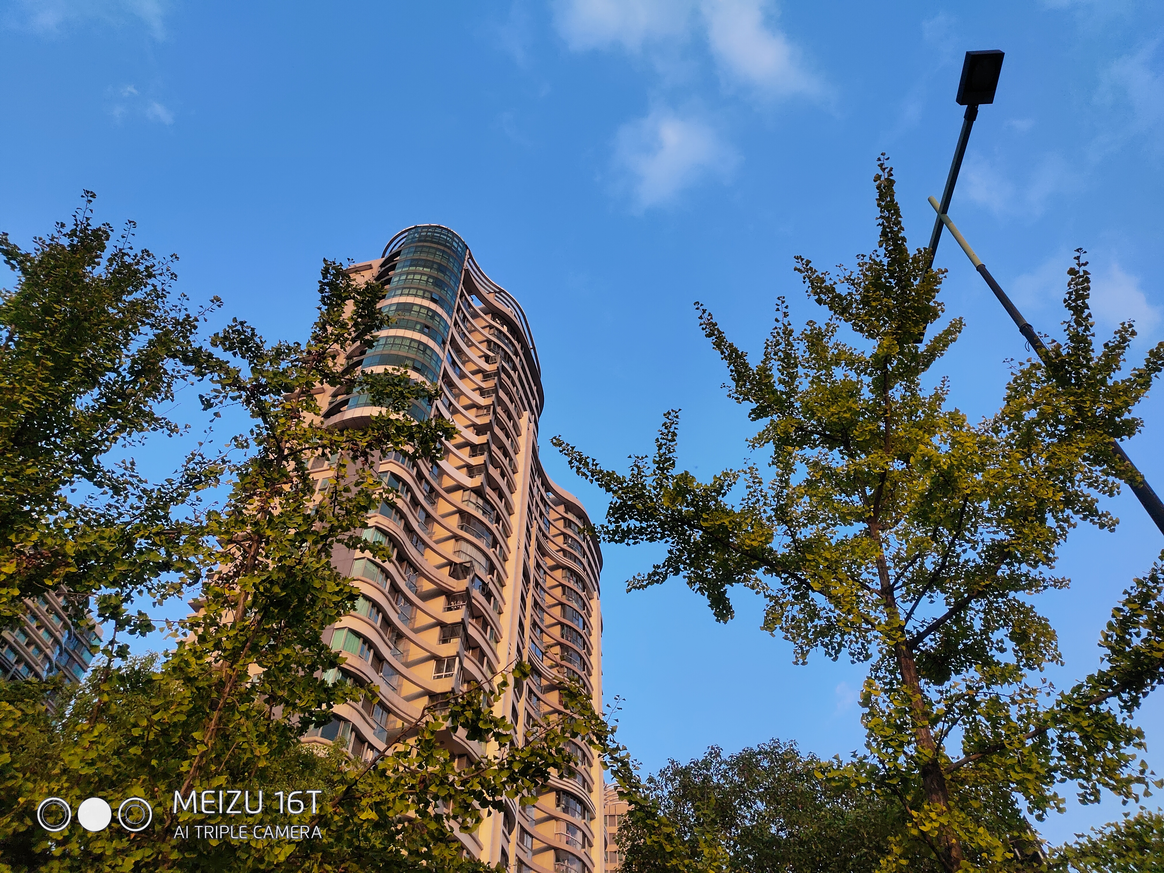 魅族16t大屏旗舰发布,魅族16t拍照效果怎么样