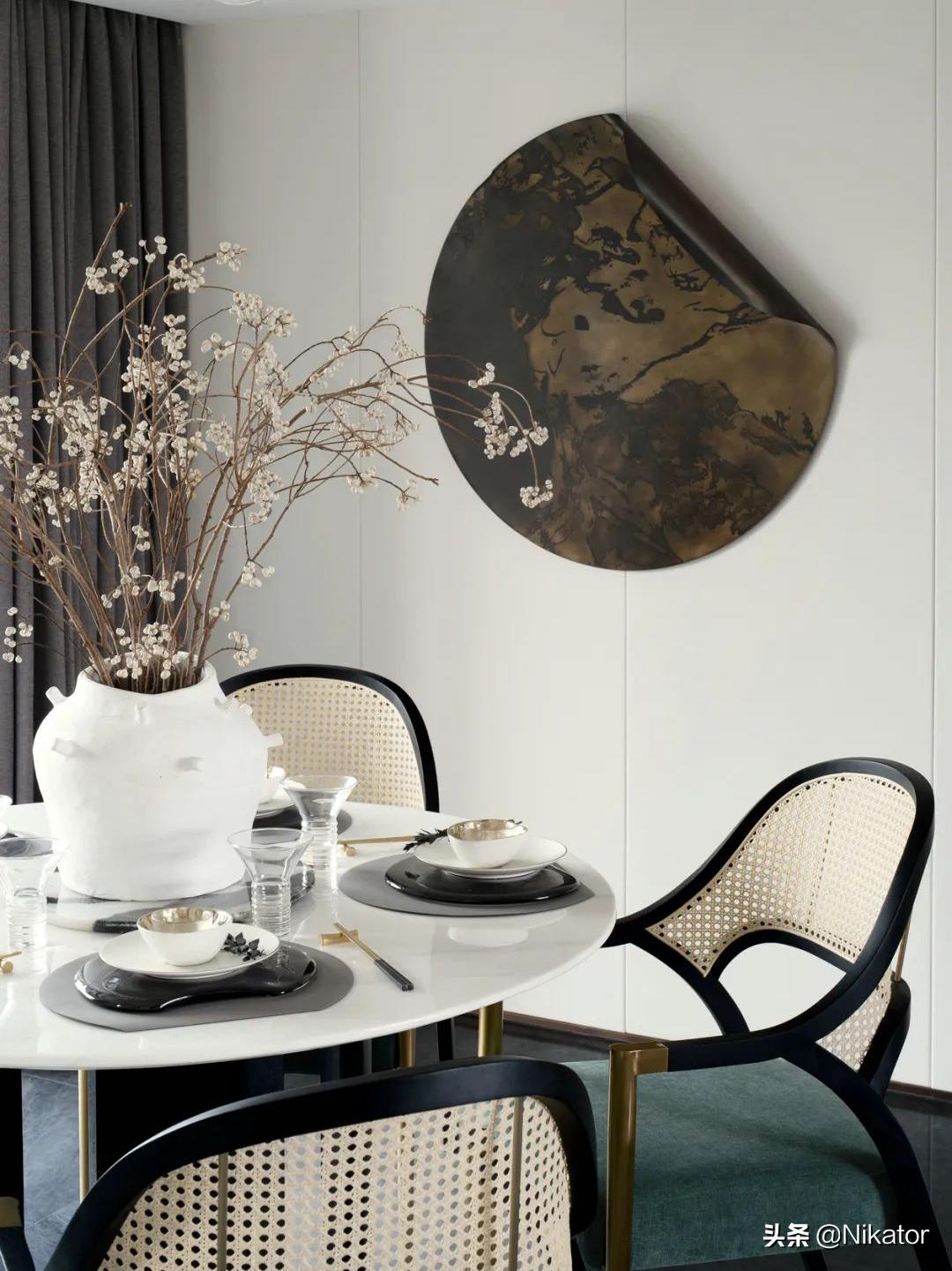 中式餐桌圆的好还是方的好,小客厅适合方餐桌还是圆餐桌